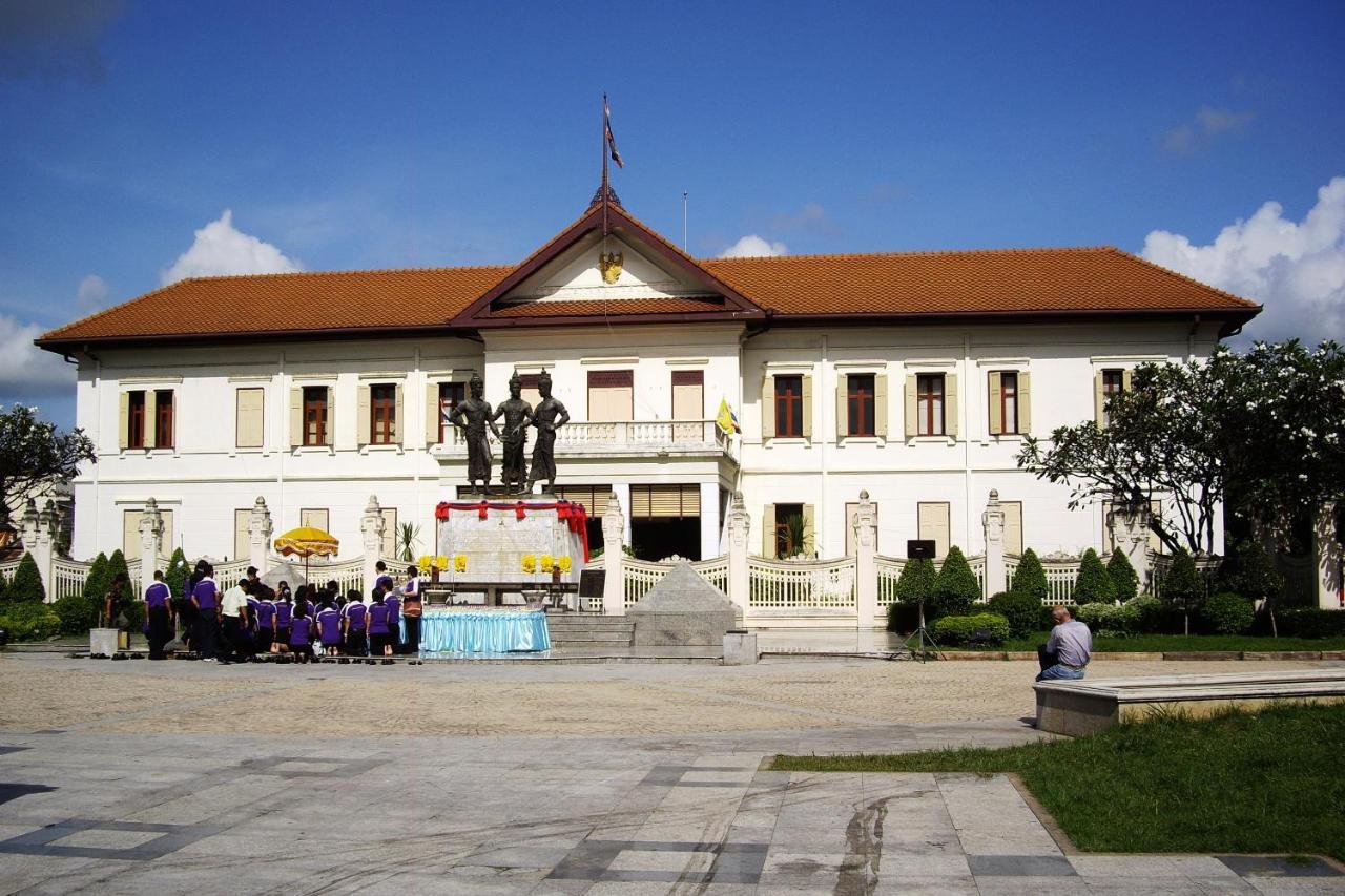 Oyo 677 Le Loftel Hostel Chiang Mai Exterior foto